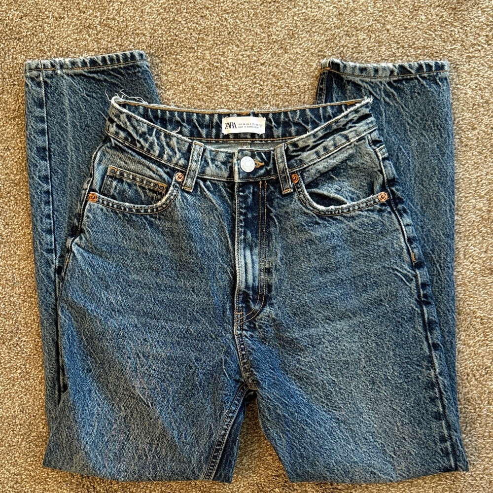 Zara Classic Denim Jeans in a darker wash. “Mom” fit in size USA 2.